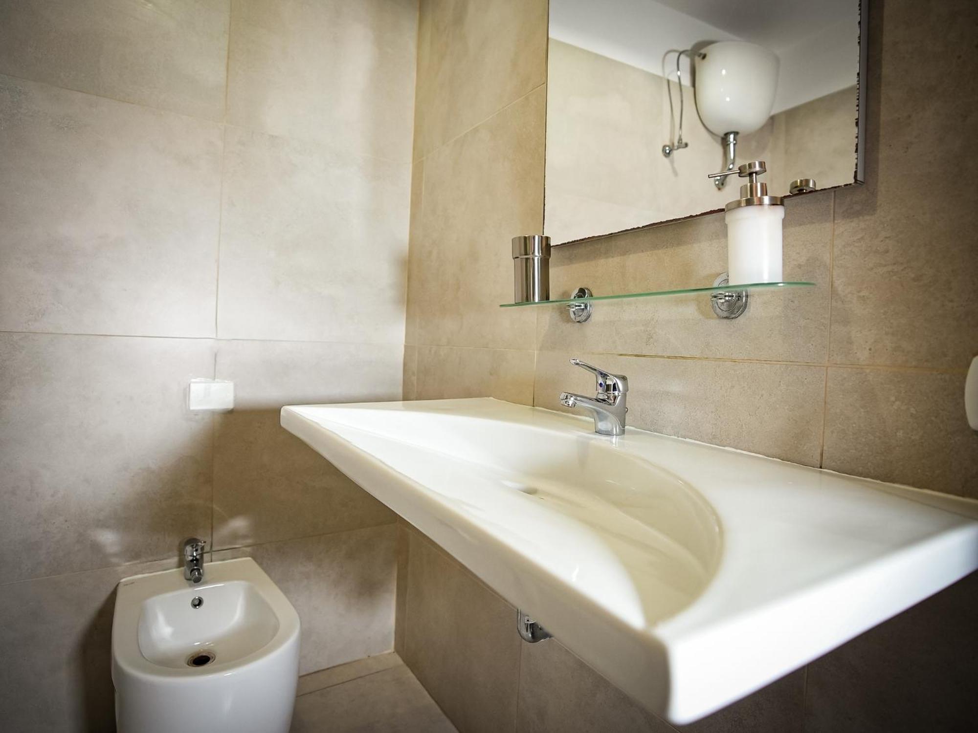 Gate 40 Guest house 2*